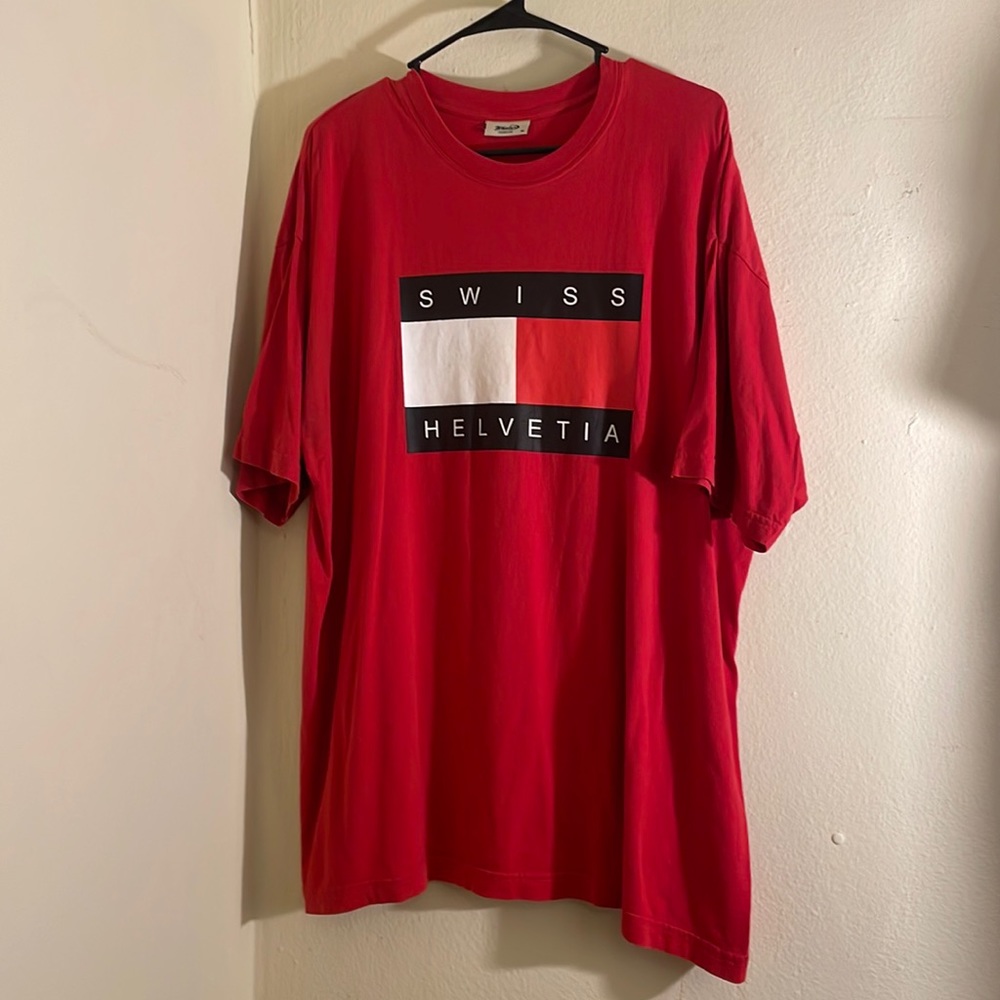 TOMMY HILFIGER REMAKE T SHIRT SWISS HELVETIA